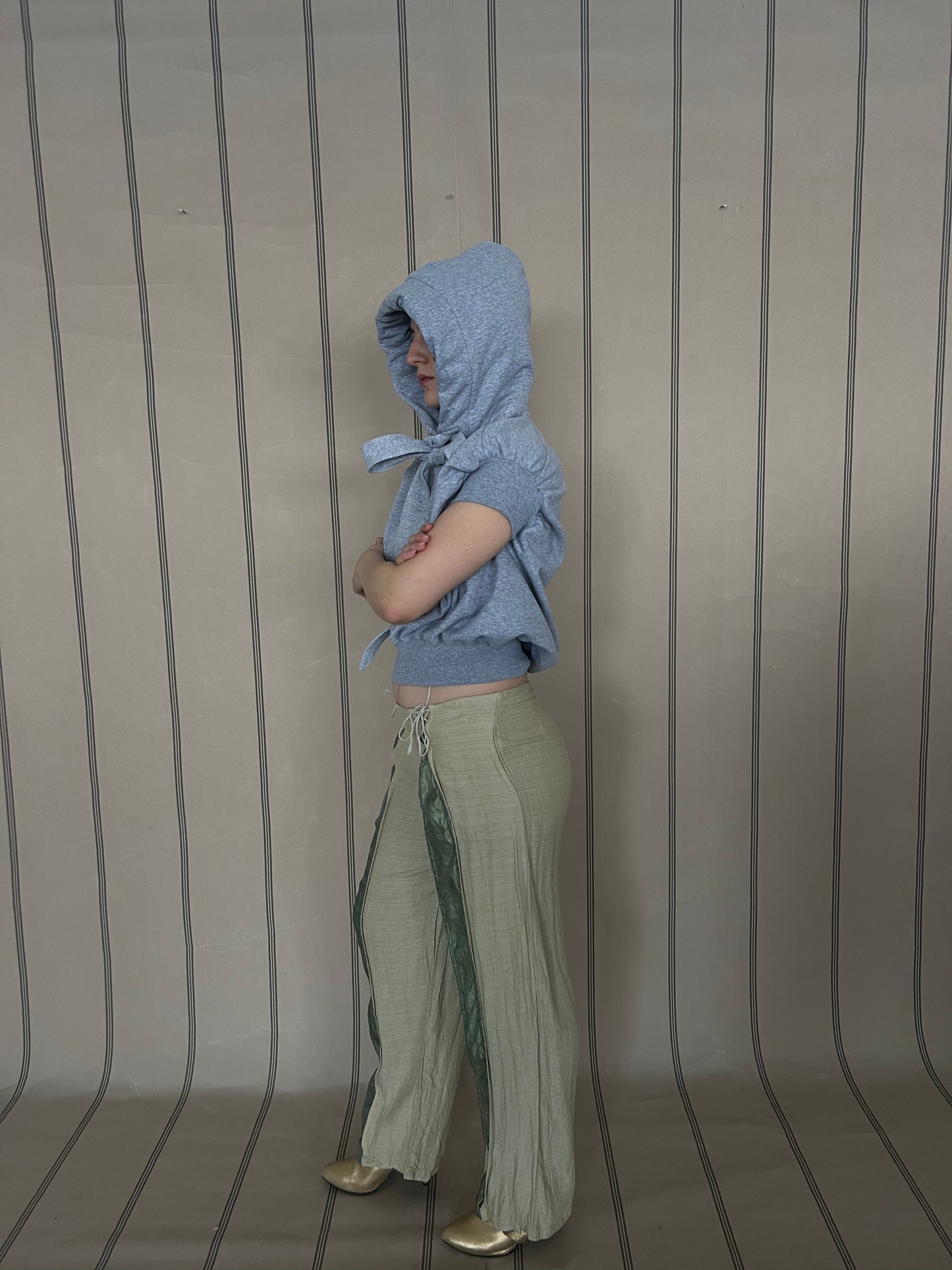 Long strap cropped hoodie
